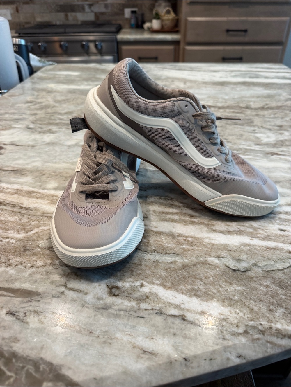 VANS ultra range 2.0 Gray/mauve VANS ladies shoe.  Like new